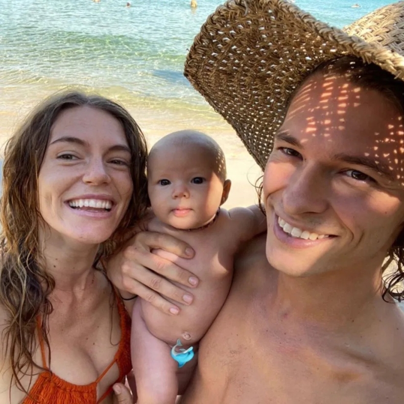 A signal to action: how parents taught their daughter to pot from the age of 2 weeks