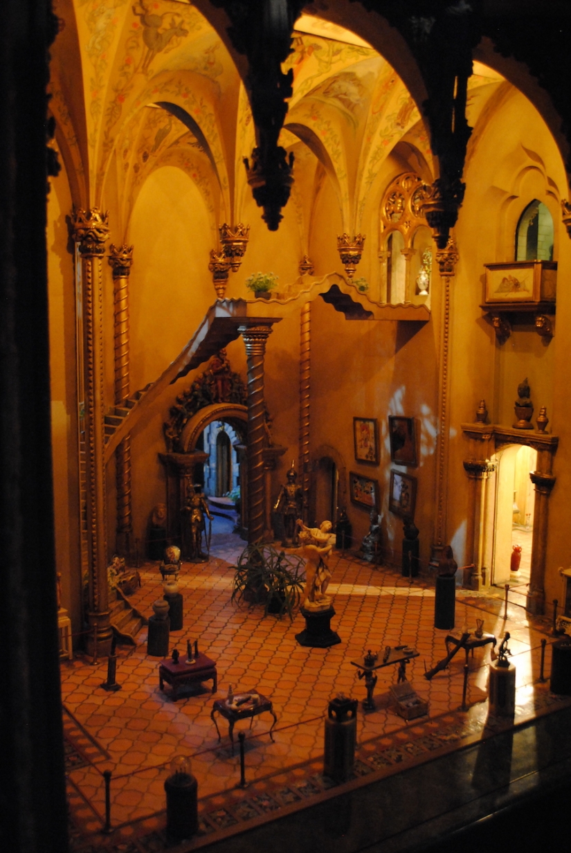 A stunning dollhouse that costs more than three rubles in Moscow