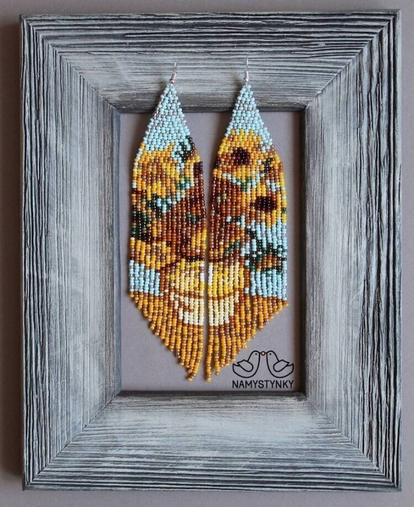 A talented Ukrainian woman makes beaded earrings based on the plots of famous paintings A talented Ukrainian woman makes beaded earrings based on the plots of famous paintings