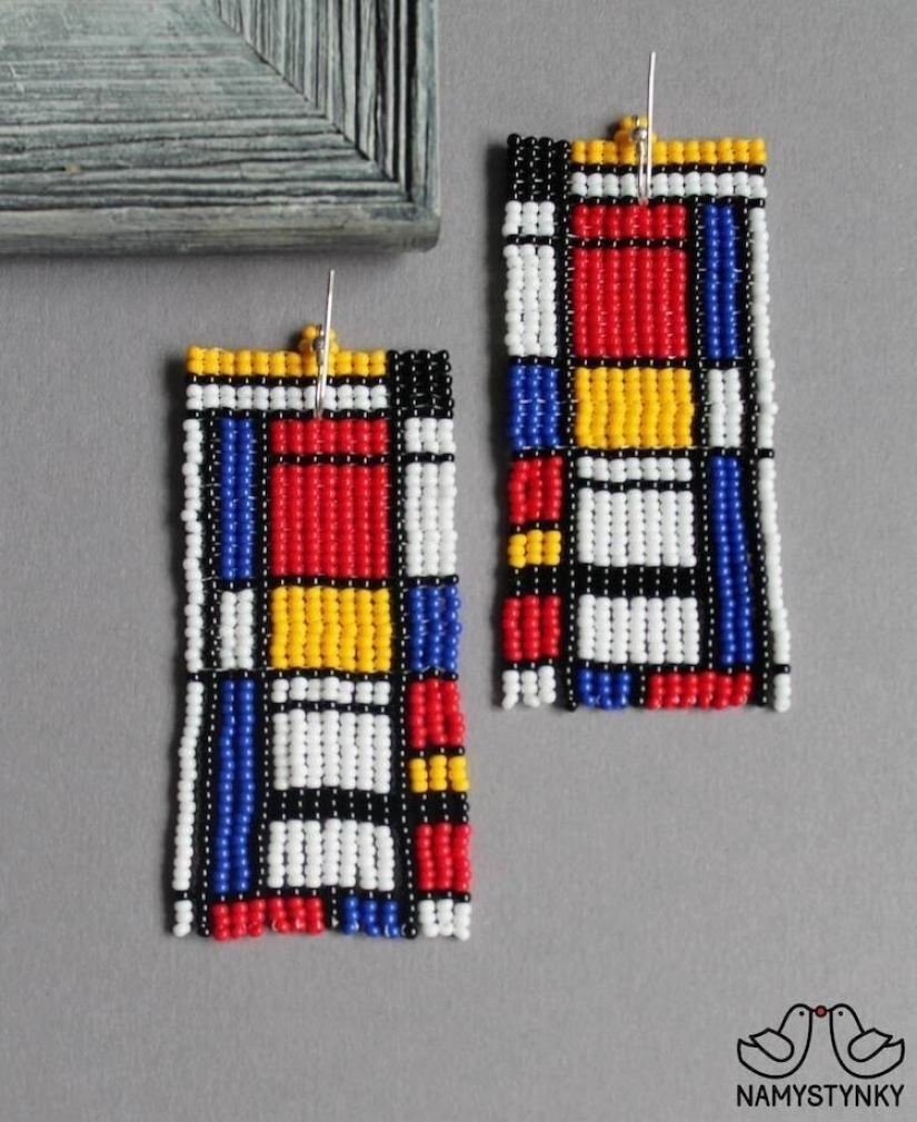 A talented Ukrainian woman makes beaded earrings based on the plots of famous paintings A talented Ukrainian woman makes beaded earrings based on the plots of famous paintings