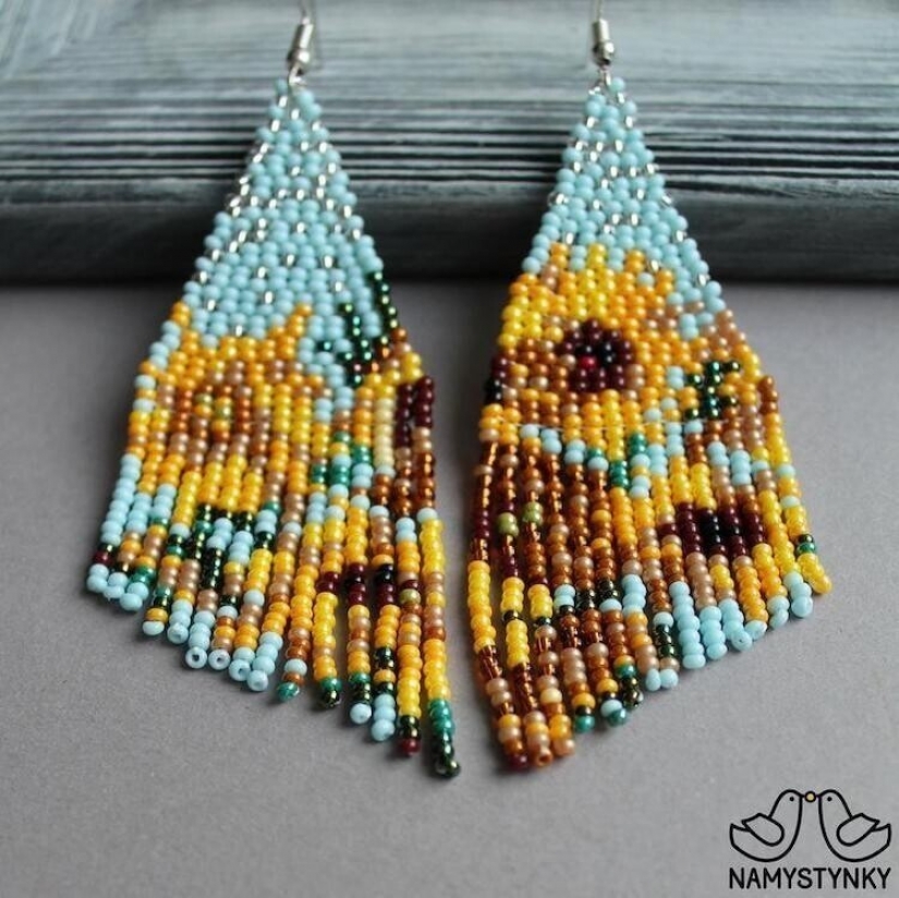 A talented Ukrainian woman makes beaded earrings based on the plots of famous paintings A talented Ukrainian woman makes beaded earrings based on the plots of famous paintings