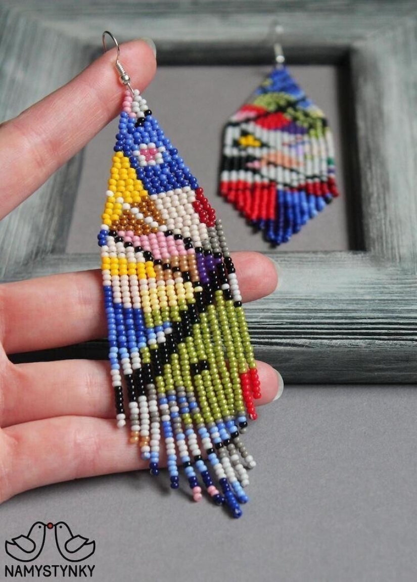 A talented Ukrainian woman makes beaded earrings based on the plots of famous paintings A talented Ukrainian woman makes beaded earrings based on the plots of famous paintings