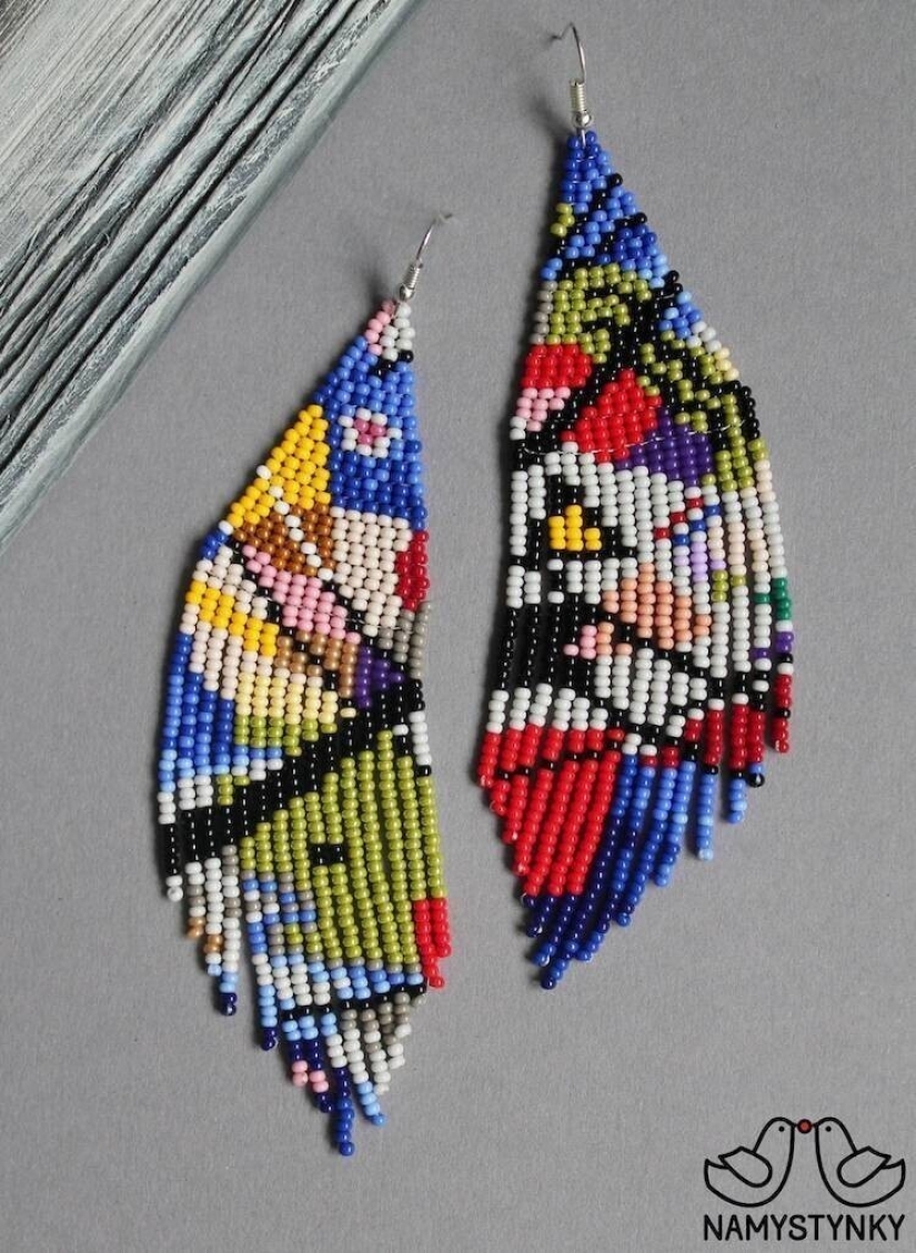 A talented Ukrainian woman makes beaded earrings based on the plots of famous paintings A talented Ukrainian woman makes beaded earrings based on the plots of famous paintings