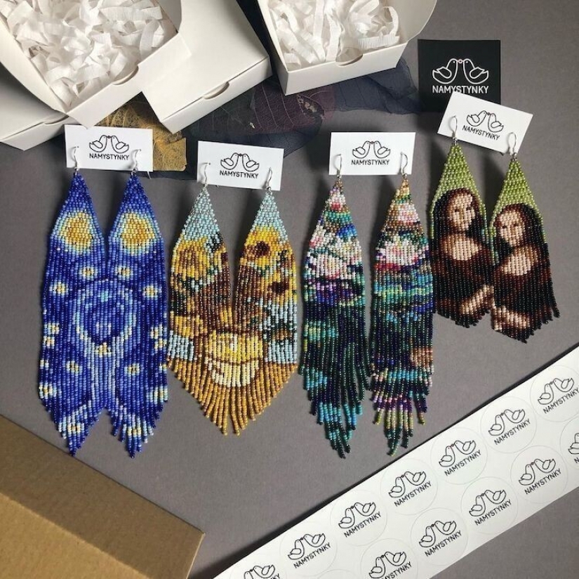A talented Ukrainian woman makes beaded earrings based on the plots of famous paintings A talented Ukrainian woman makes beaded earrings based on the plots of famous paintings