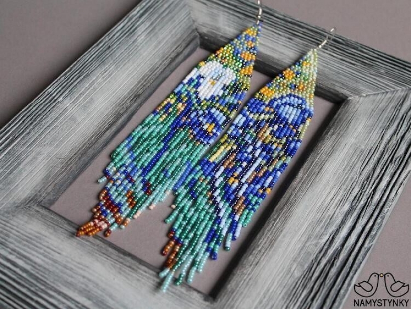A talented Ukrainian woman makes beaded earrings based on the plots of famous paintings A talented Ukrainian woman makes beaded earrings based on the plots of famous paintings