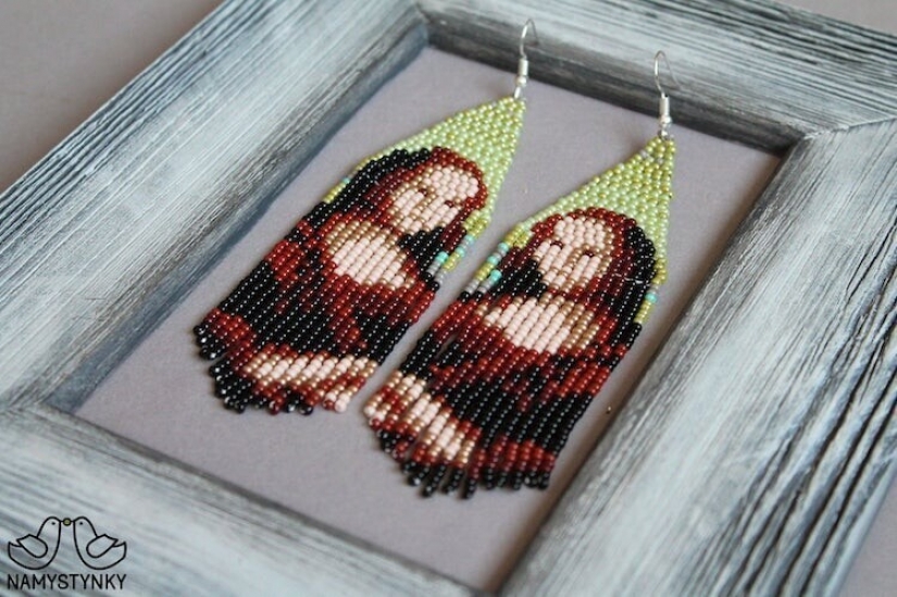A talented Ukrainian woman makes beaded earrings based on the plots of famous paintings A talented Ukrainian woman makes beaded earrings based on the plots of famous paintings