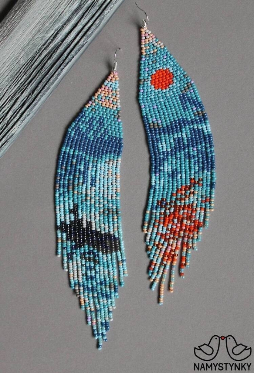 A talented Ukrainian woman makes beaded earrings based on the plots of famous paintings A talented Ukrainian woman makes beaded earrings based on the plots of famous paintings