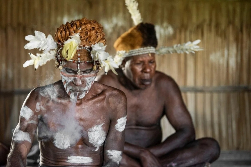 A tribe of cannibals from the inside: the cannibals of New Guinea who ate the Rockefeller Foundation 60 years ago