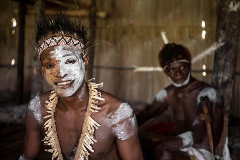 A tribe of cannibals from the inside: the cannibals of New Guinea who ate the Rockefeller Foundation 60 years ago