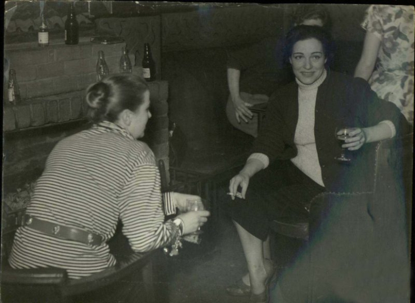 A vicious relationship: a lesbian club and the black comedy "The Murder of Sister George" A vicious relationship: a lesbian club and the black comedy "The Murder of Sister George"