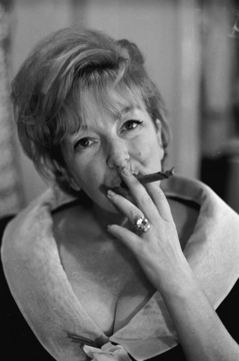 A vicious relationship: a lesbian club and the black comedy "The Murder of Sister George" A vicious relationship: a lesbian club and the black comedy "The Murder of Sister George"