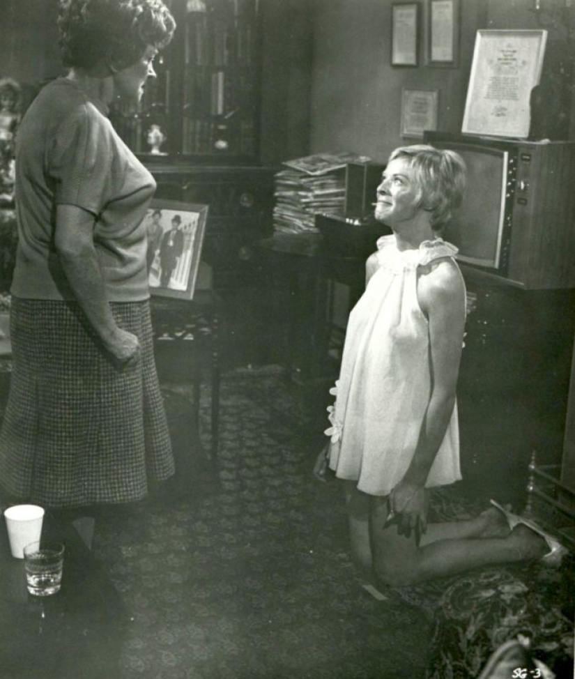 A vicious relationship: a lesbian club and the black comedy "The Murder of Sister George" A vicious relationship: a lesbian club and the black comedy "The Murder of Sister George"