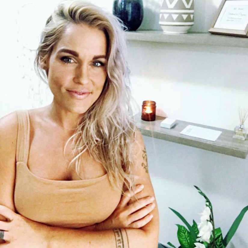 Abrazos con extraños: una mujer australiana ha ideado una forma inusual de ganar dinero, y lo está haciendo muy bien