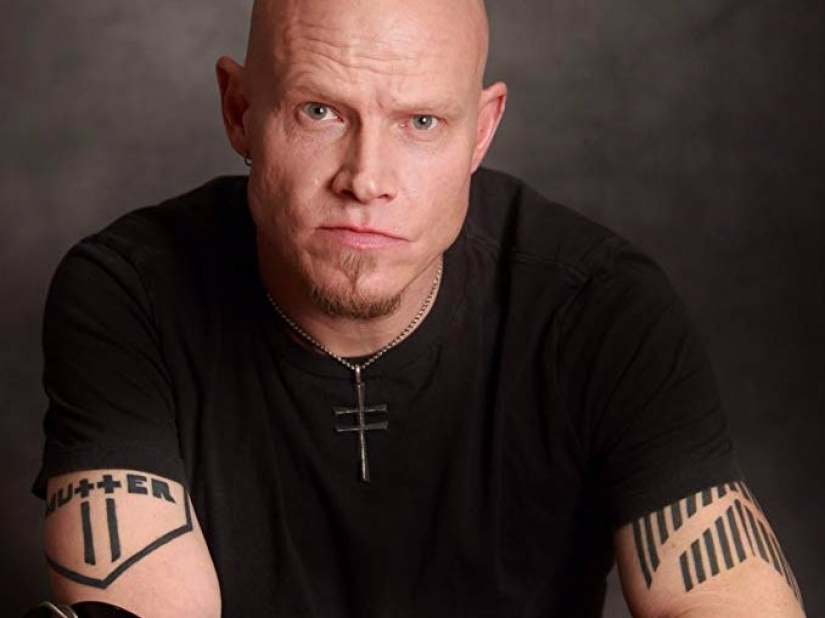 Actor de Hollywood cortar el brazo y 17 años disfrazado de un veterano de guerra por su papel en la película Actor de Hollywood cortar el brazo y 17 años disfrazado de un veterano de guerra por su papel en la película