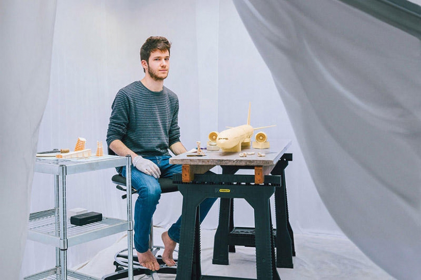 Aerobatics in the creation of paper planes