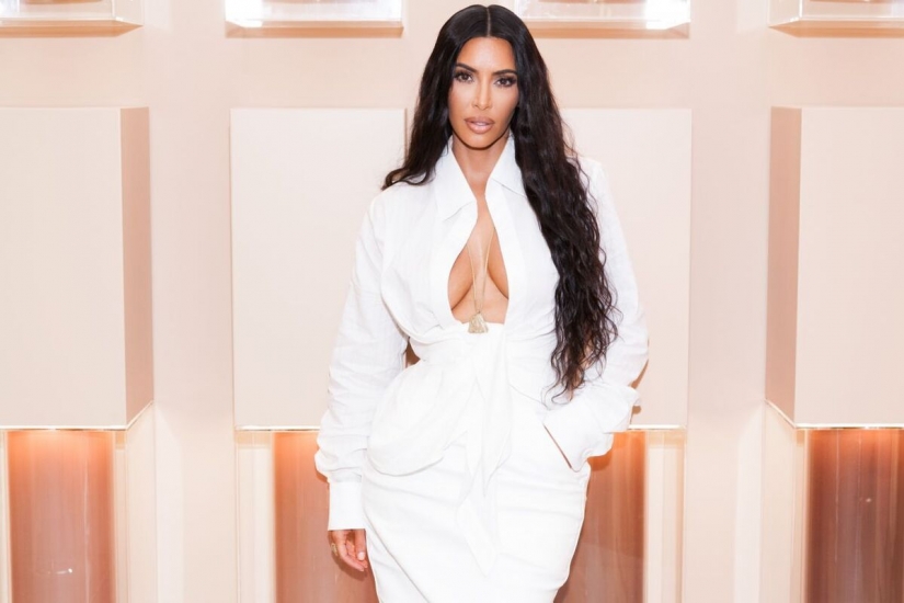 Al borde de una falta: El 15 más revelador escote de Kim Kardashian