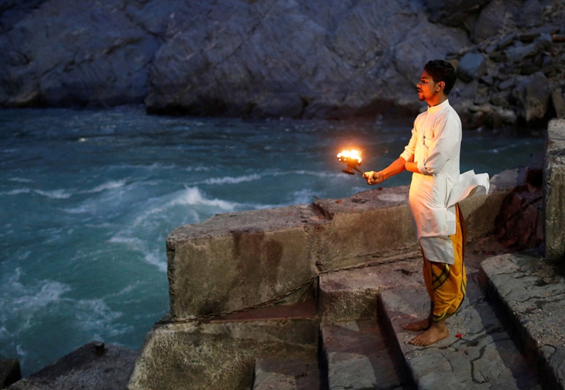 All colors of dirt: how Indians are killing the sacred river Ganges