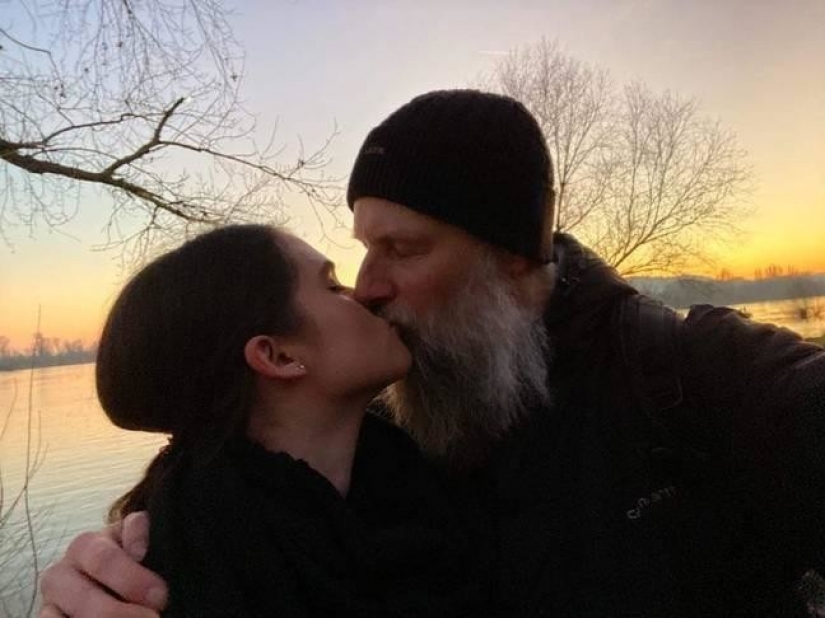 Amor para todas las edades: un estudiante se enamoró de un profesor de 27 años mayor que ella Amor para todas las edades: un estudiante se enamoró de un profesor de 27 años mayor que ella