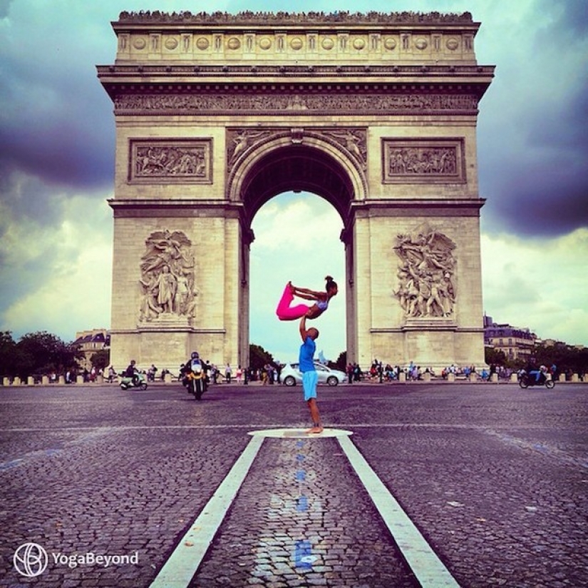 Amor y clases de yoga se pueden encontrar en todas partes Amor y clases de yoga se pueden encontrar en todas partes