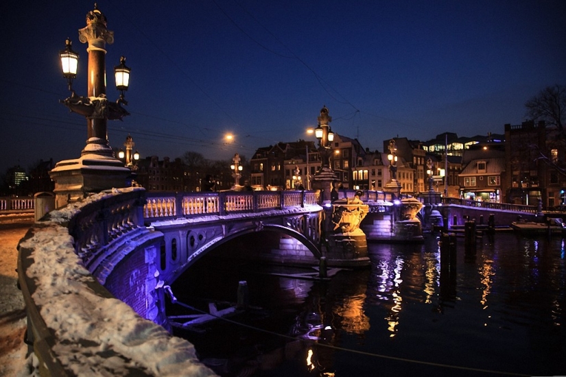 Amsterdam in figures and photos