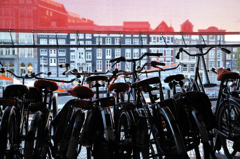 Amsterdam in figures and photos