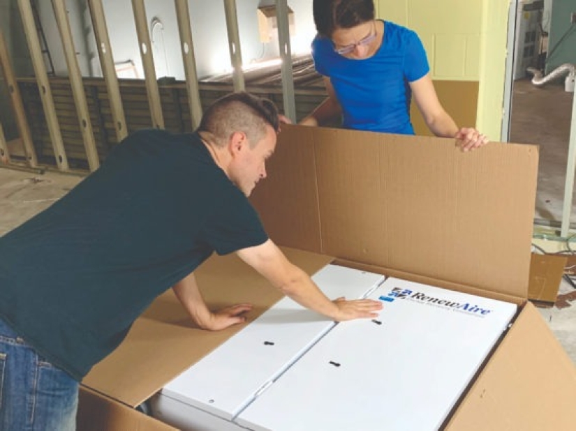 An American with many children bought a bunker with an area of 550 sq.m. and left with his family to live underground An American with many children bought a bunker with an area of 550 sq.m. and left with his family to live underground