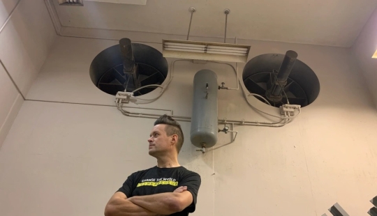 An American with many children bought a bunker with an area of 550 sq.m. and left with his family to live underground An American with many children bought a bunker with an area of 550 sq.m. and left with his family to live underground