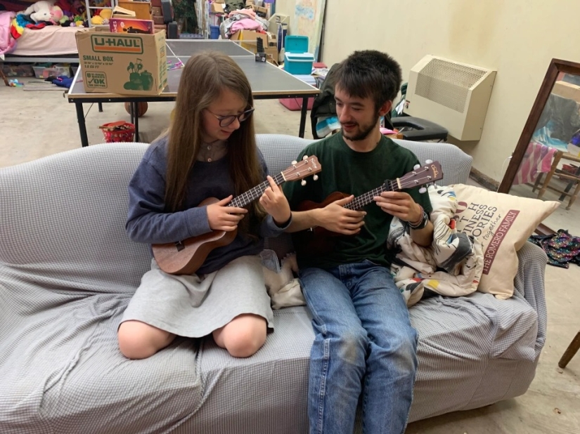 An American with many children bought a bunker with an area of 550 sq.m. and left with his family to live underground An American with many children bought a bunker with an area of 550 sq.m. and left with his family to live underground