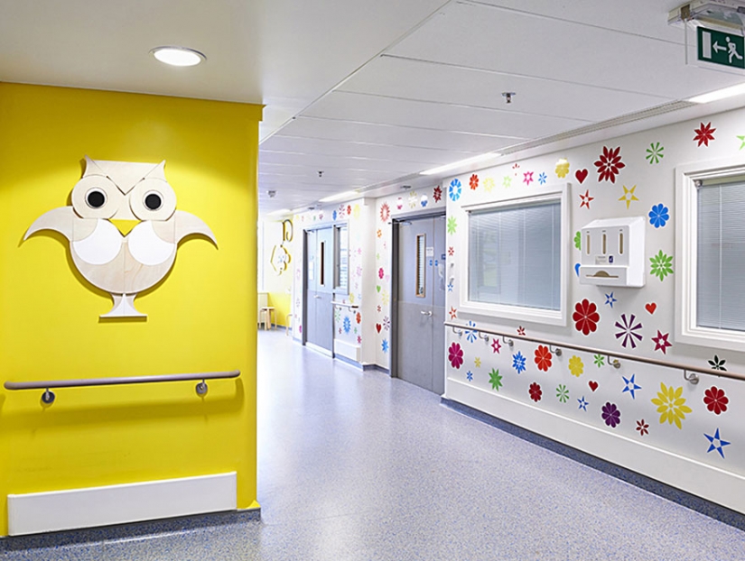 Artists have turned London children's hospital into a colorful place