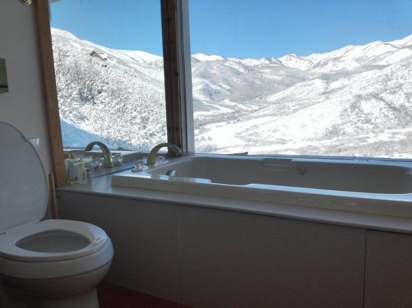 As in the palm of your hand: 20 toilet rooms from different parts of the world that amaze with magnificent views