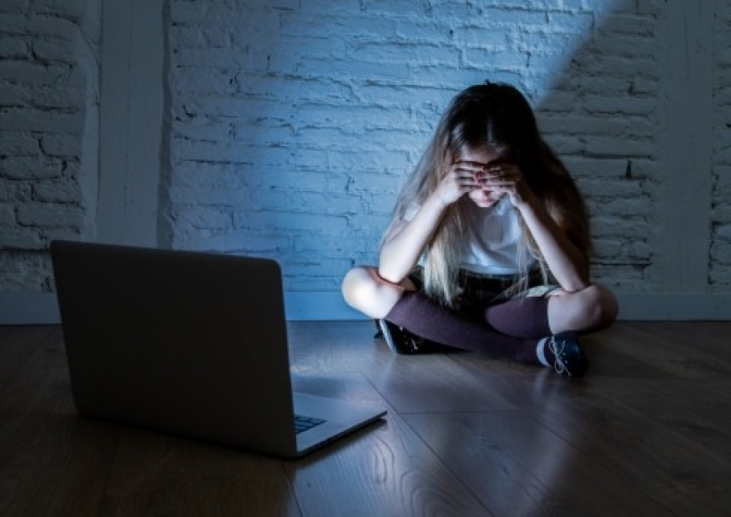 Atrapados por pervertidos en línea: Historias sobre cómo los niños han sufrido a causa de los acosadores en línea