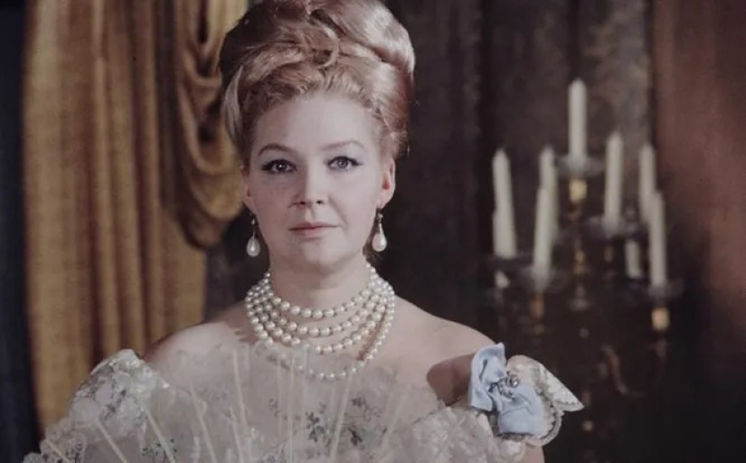 Audrey Hepburn, Yanina Zhaimo, Oleg Menshikov - adult actors who played teenagers Audrey Hepburn, Yanina Zhaimo, Oleg Menshikov - adult actors who played teenagers