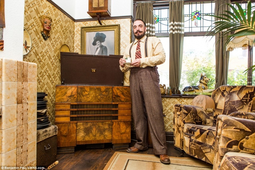 Back to the past: the British had transformed their house in the style of the 1930-ies