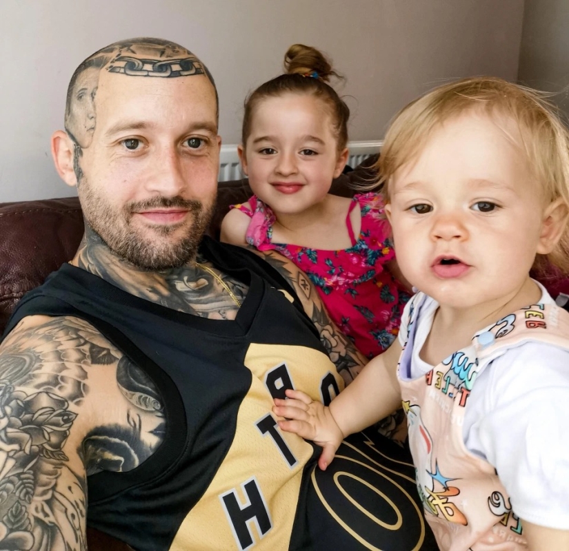 Bad example: a British man with tattoos was denied a job as a teaching assistant at a school