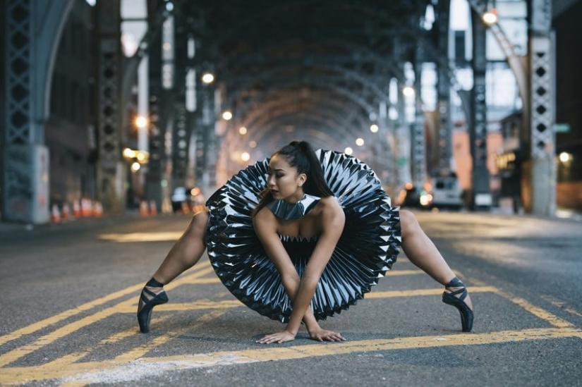 Ballerinas in origami tutus in an unusual photo project called "Plie" Ballerinas in origami tutus in an unusual photo project called "Plie"