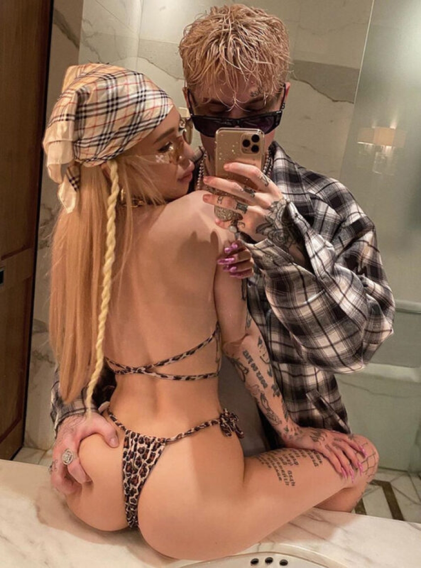 Bared: stars that accidentally (or not) "lit up" intimate photos and videos Bared: stars that accidentally (or not) "lit up" intimate photos and videos