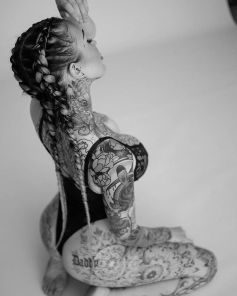 BDSM model covered herself with a tattoo for 1.3 million rubles and can't stop