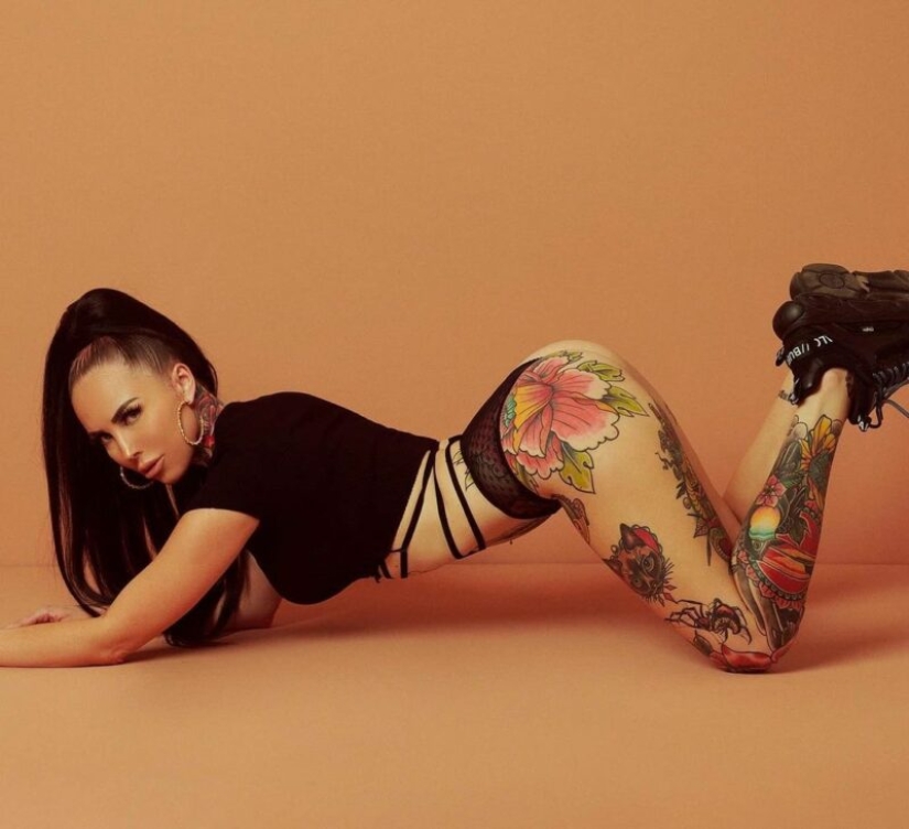 BDSM model covered herself with a tattoo for 1.3 million rubles and can't stop