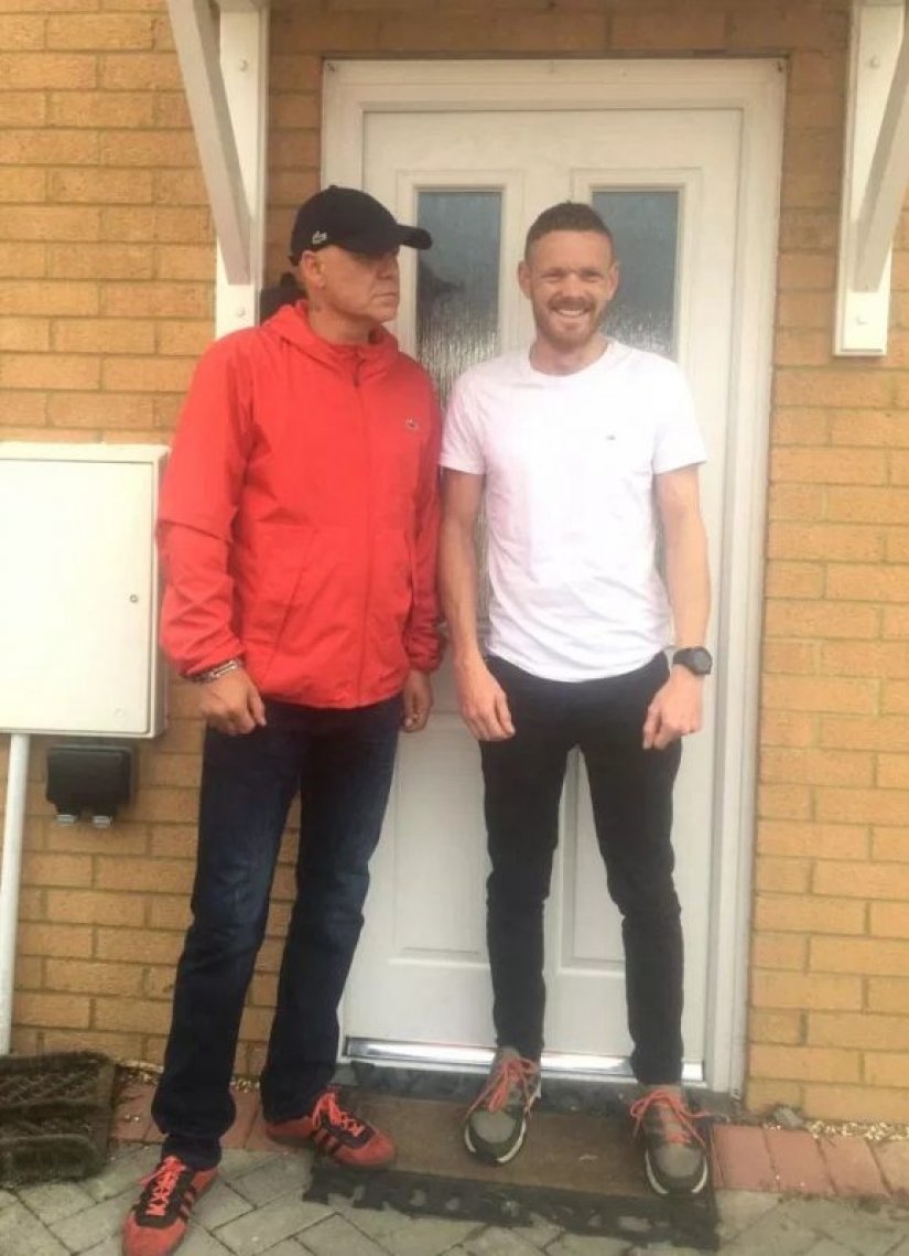 Black revenge: he lured on the lawn of a neighbor 300 crows for Pets Black revenge: he lured on the lawn of a neighbor 300 crows for Pets