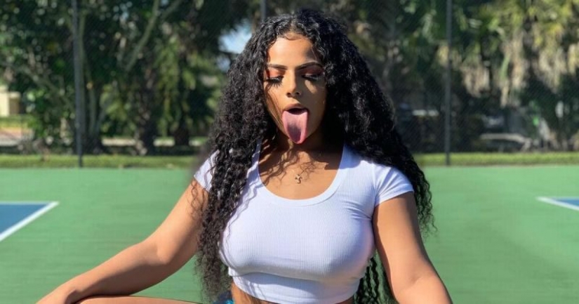 Blogger from the USA has earned a long tongue a fortune Blogger from the USA has earned a long tongue a fortune