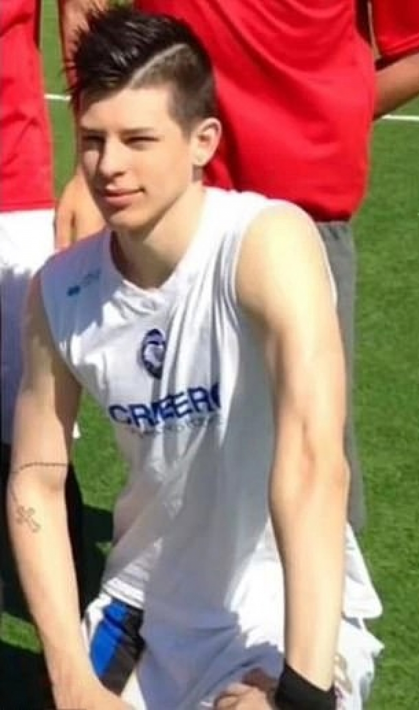 Bombeado: italiano divertido TikTok usuarios triangular mandíbulas