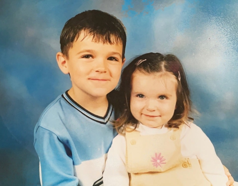 Brother and sister take pictures of each other and sell candid pictures on OnlyFans