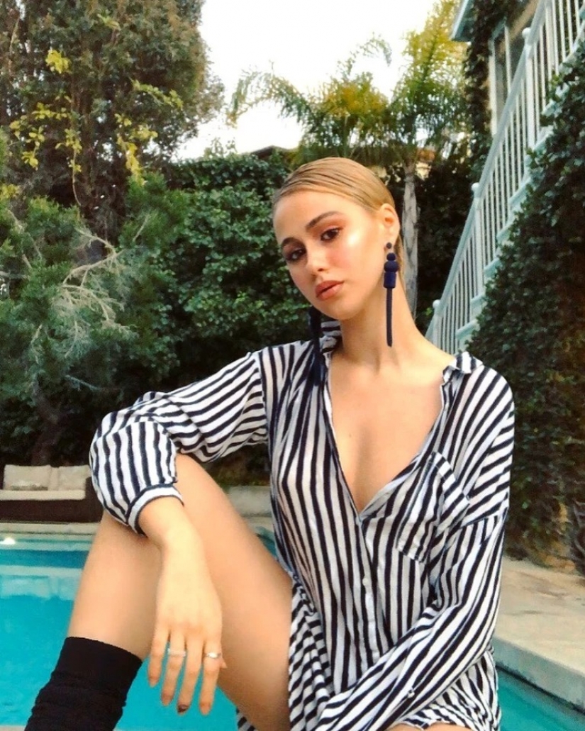 Bulgarian actress Maria Bakalova from the scandalous scene of the comedy "Borat" supports black people