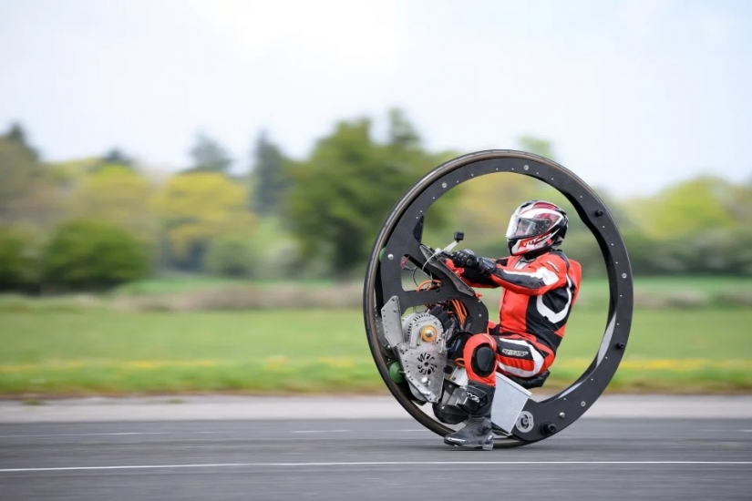 Carrera en escobas, o Montar con el viento en el bote de basura! Carrera en escobas, o Montar con el viento en el bote de basura!