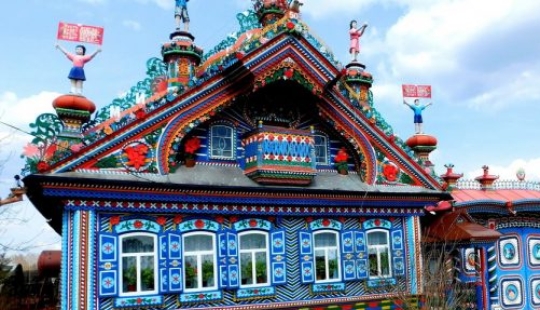 Casas de cuento de hadas en pueblos rusos