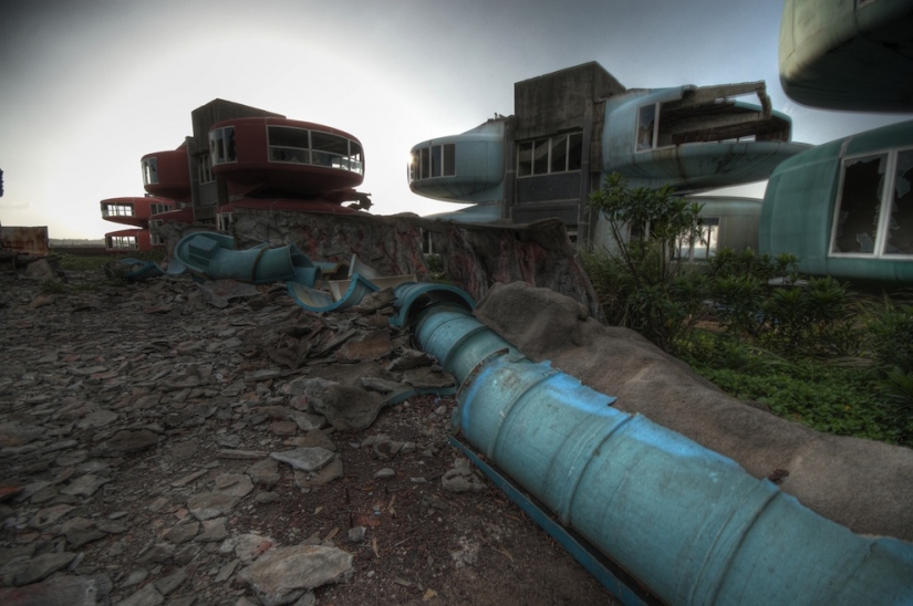 Casas de OVNIS en Taiwán: Una ciudad fantasma futurista abandonada Casas de OVNIS en Taiwán: Una ciudad fantasma futurista abandonada