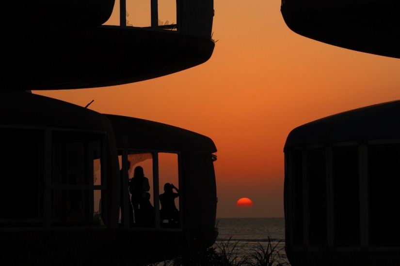 Casas de OVNIS en Taiwán: Una ciudad fantasma futurista abandonada Casas de OVNIS en Taiwán: Una ciudad fantasma futurista abandonada