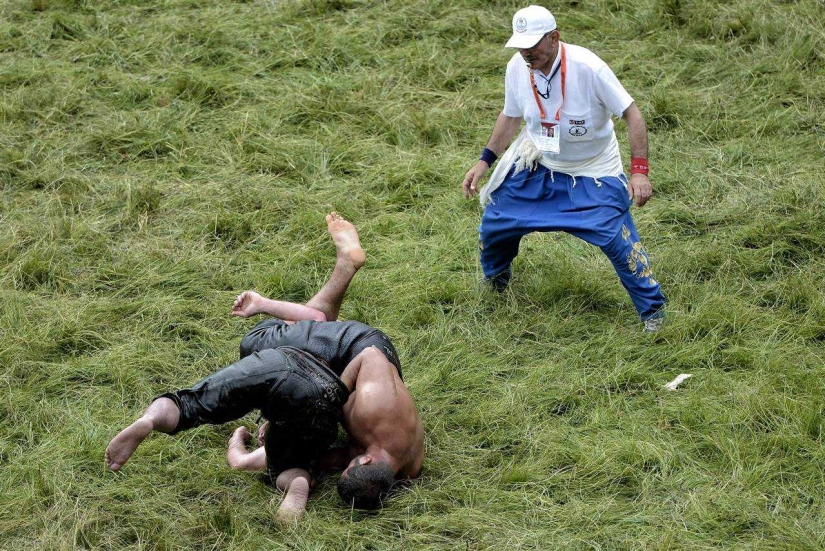 Catch the enemy by the balls: kirkpinar, Turkish national sport