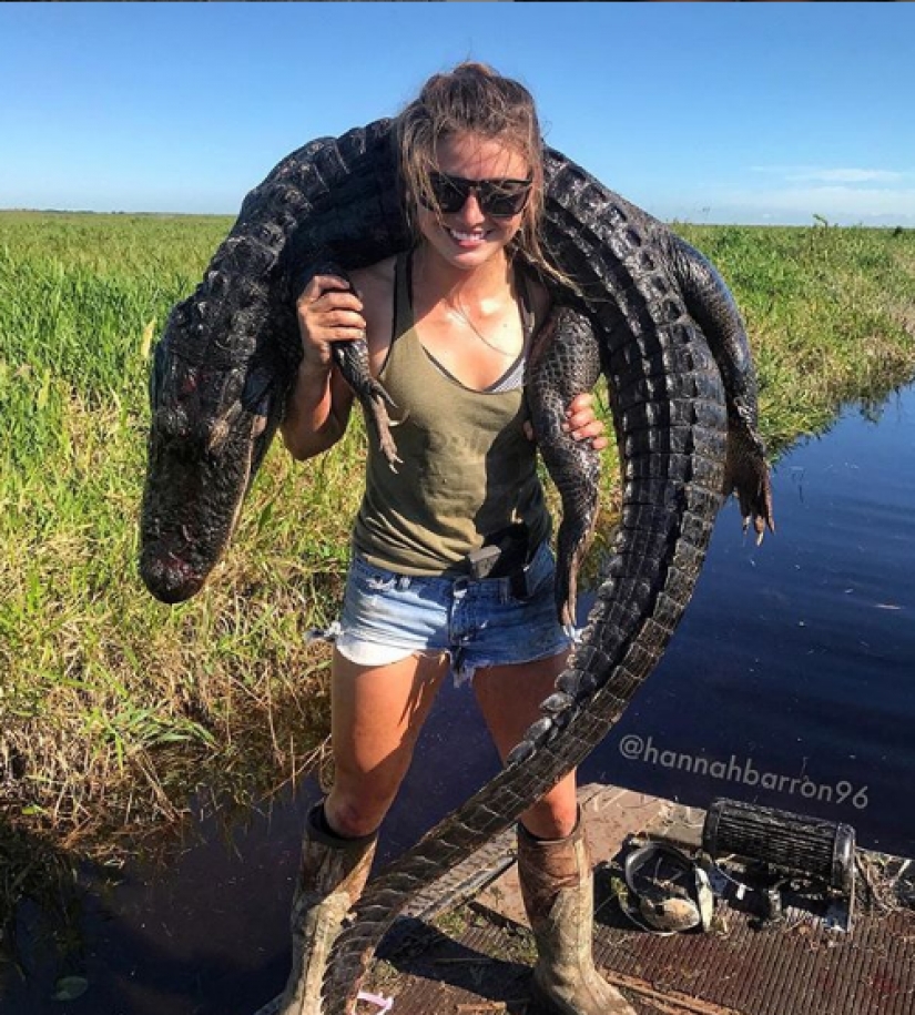 Chica ama la captura de peces grandes, pero su método de pesca es chocante, incluso los hombres