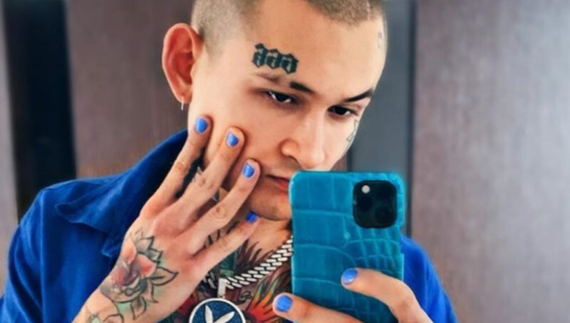 Chicos con uñas pintadas: ¿una nueva tendencia o una tradición?